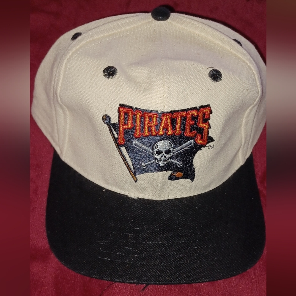 New Pirates Embroidered Skull Baseball Cap - White & Black